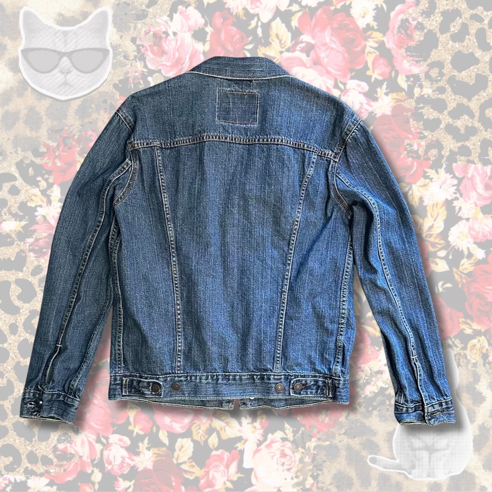 Levi's Blue Denim Trucker Jacket in a men’s size Medium. - Picture 3 of 5